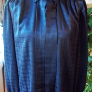 Pre-owned Dark blue long-sleeved button-up blouse by Country Suburbans